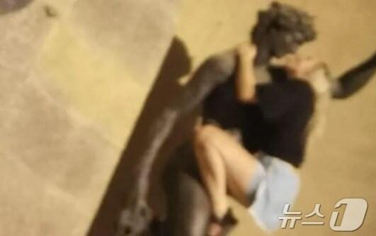 본문 이미지 - 문제의 장면 - SNS 동영상 갈무리