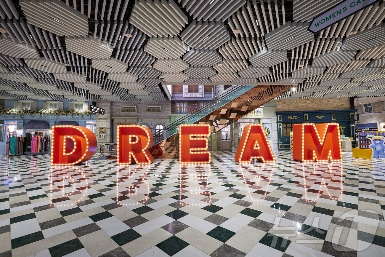 본문 이미지 - 롯데관광개발이 운영하는 제주 드림타워 복합리조트 내 &#39;한컬렉션&#39; 전경.&#40;롯데관광개발 제공&#41;