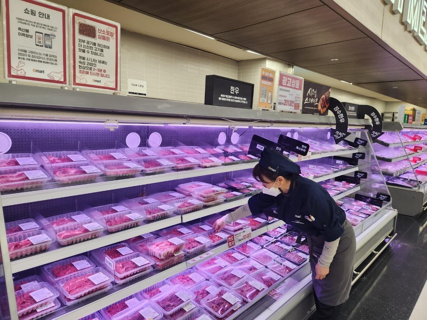 본문 이미지 - 이마트 한우 매대&#40;이마트 제공&#41;
