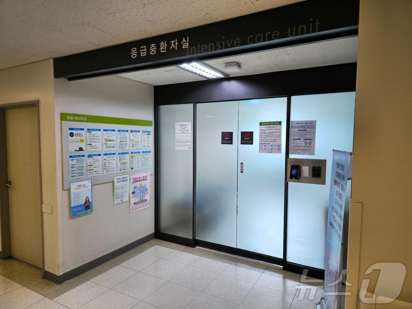 본문 이미지 - '봉화 농약 사건' 피해자 4명이 치료받고 있는 안동병원 응급중환자실.2024.7.18/뉴스1 신성훈 기자