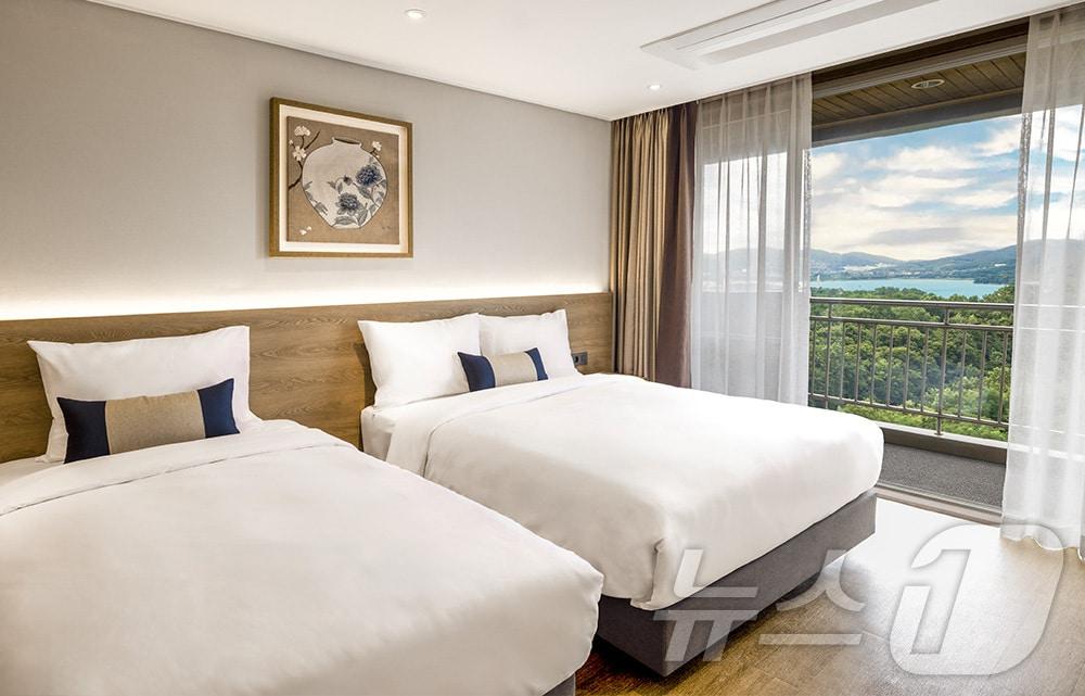 본문 이미지 - 켄싱턴리조트 경주의 '켄싱턴 스튜디오 플러스' 객실.(이랜드파크 제공)