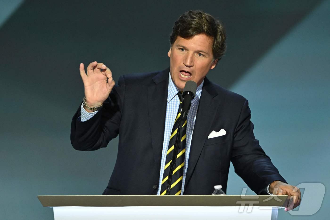 터커 칼슨 정치 평론가가 미국 위스콘신주 밀워키에서 열린 공화당 전당대회에서 연설하고 있다. 2024.07.18. ⓒ AFP=뉴스1 ⓒ News1 장시온 기자