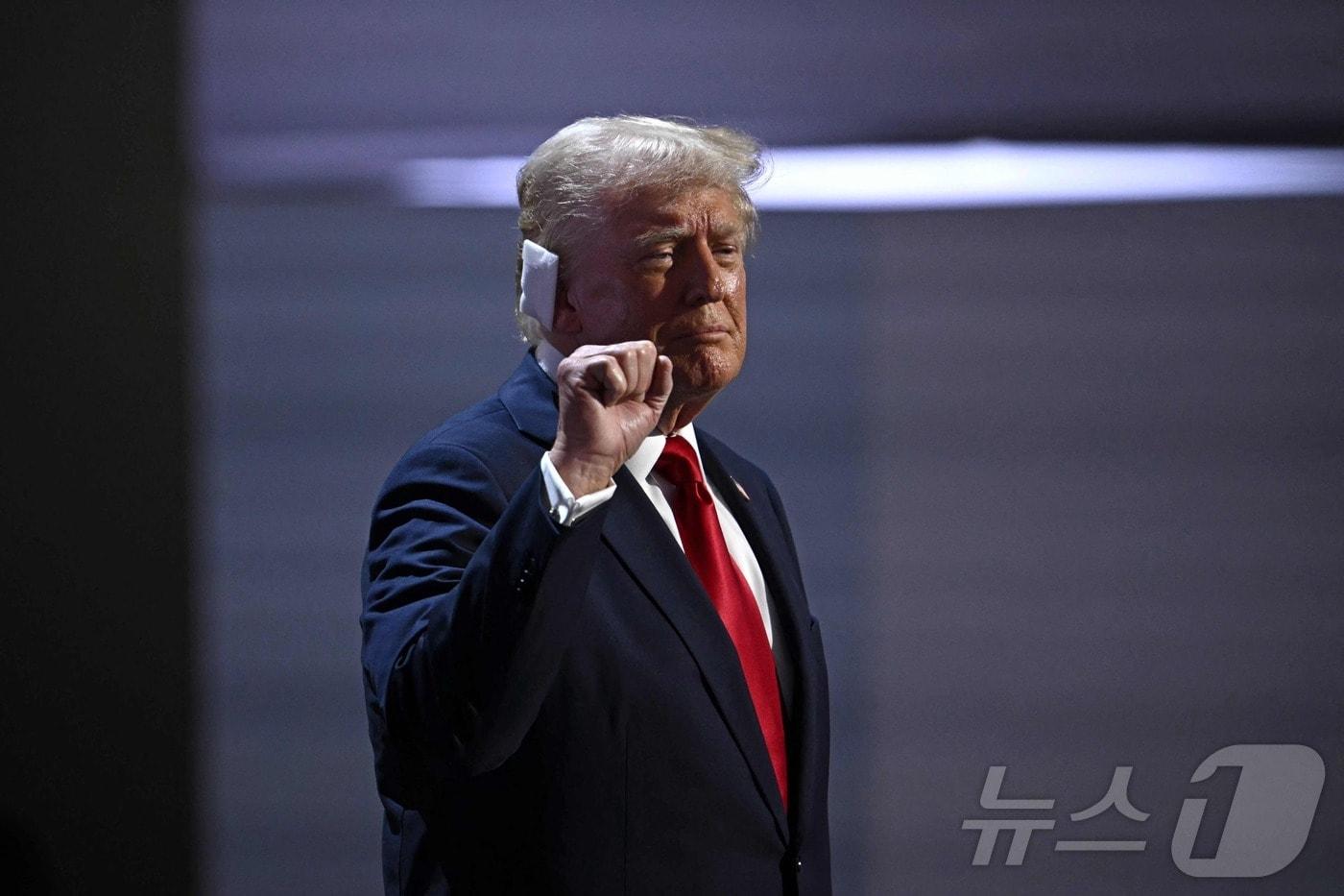 도널드 트럼프 전 미국 대통령이 18일(현지시간) 미국 위스콘신주 밀워키에서 열린 공화당 전당대회 마지막 날에 참석해 대선 후보직 수락 연설을 하고 있다. 2024.07.18. ⓒ AFP=뉴스1 ⓒ News1 장시온 기자