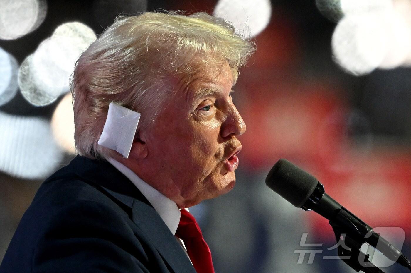 도널드 트럼프 전 미국 대통령이 18일(현지시간) 미국 위스콘신주 밀워키에서 열린 공화당 전당대회 마지막 날에 참석해 공화당 대선 후보직 수락 연설을 하고 있다. 2024.07.18. ⓒ AFP=뉴스1 ⓒ News1 장시온 기자