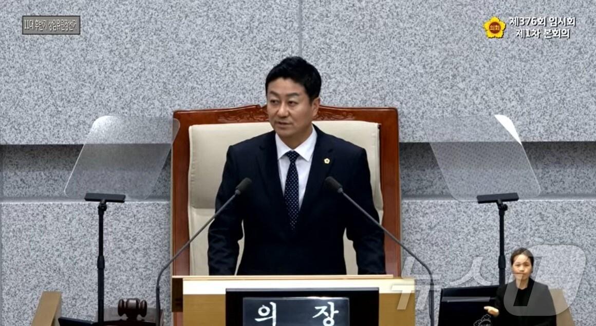 본문 이미지 - 경기도의회가 더불어민주당 4선 김진경 의원(사진)을 후반기 의장으로 선출하고, 부의장·상임위원장을 뽑으면서 후반기 원 구성을 마무리 했다.(경기도의회 생중계)/