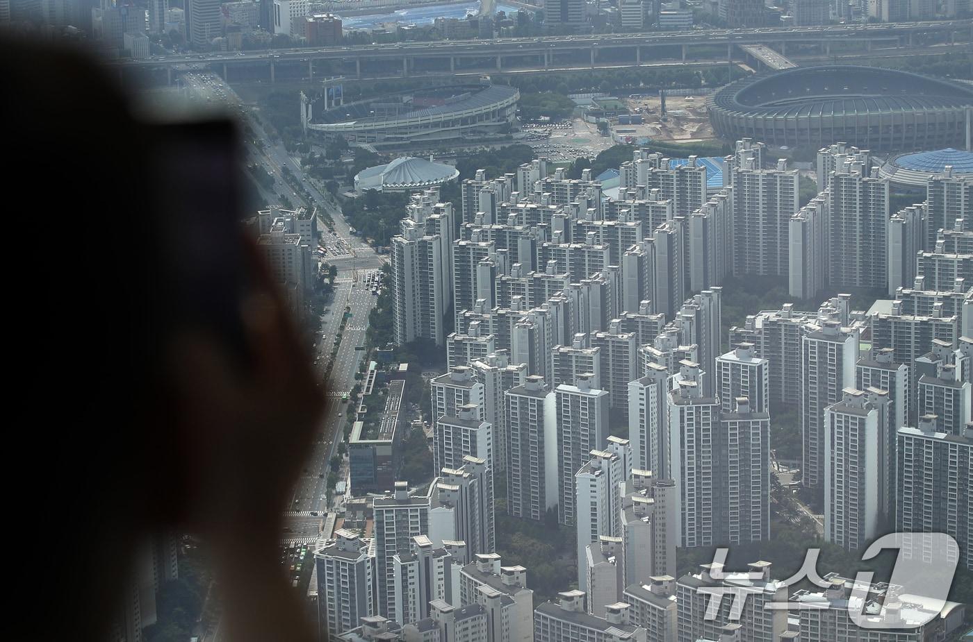 서울 송파구 롯데월드타워 서울스카이에서 바라본 서울시내 아파트 단지들. 2024.7.19/뉴스1 ⓒ News1 오대일 기자