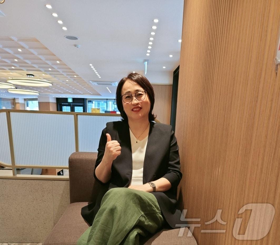 본문 이미지 -  한국 여자핸드볼 대표팀에 애정어린 조언을 건넨 '우생순'의 주인공 오성옥(오성옥 제공)