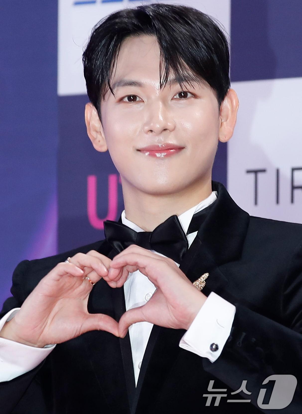 본문 이미지 - 배우 임시완이 19일 인천 중구 파라다이스 시티에서 열린 ‘제3회 청룡시리즈어워즈(Blud Dragon Series Awards, 이하 BSA)’ 레드카펫 행사에서 포즈를 취하고 있다. 2024.7.19/뉴스1 ⓒ News1 권현진 기자