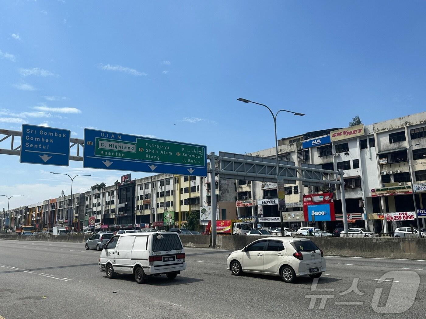 본문 이미지 - 쿠알라룸푸르 외곽의 도로 2024.06.24/뉴스1 ⓒ News1 금준혁 기자