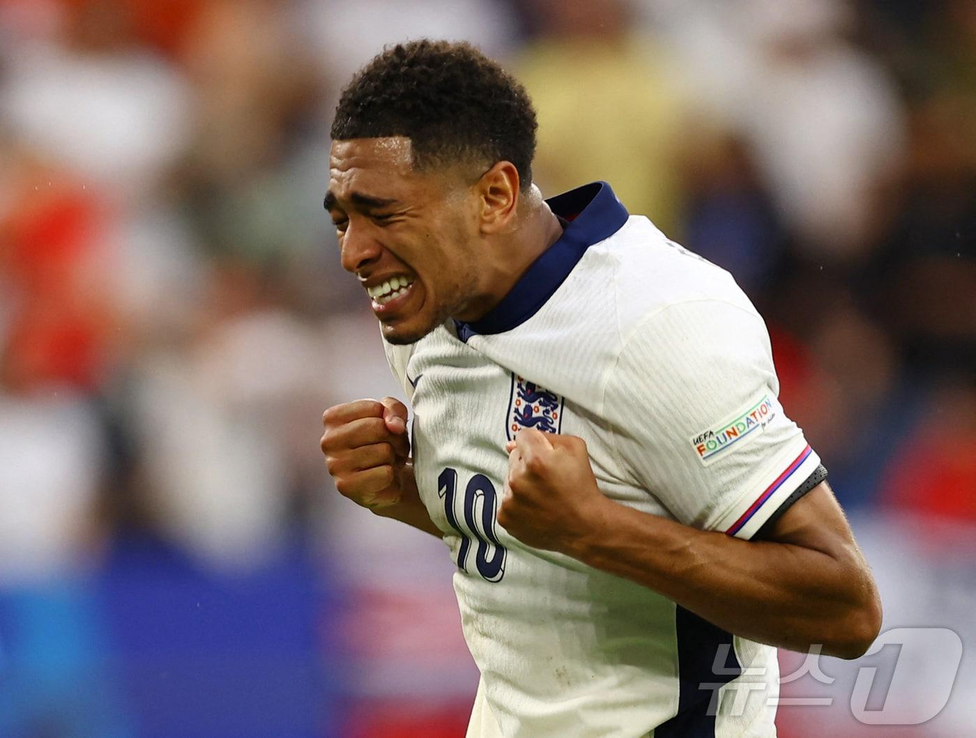 본문 이미지 - 외설스러운 세리머니를 한 주드 벨링엄 ⓒ 로이터=뉴스1