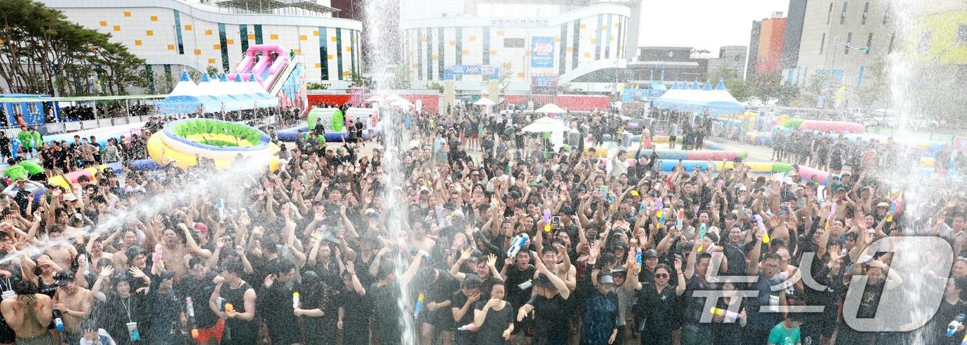 자넌해 7월 20일 충남 보령 머드엑스포광장에서 열린 제27회 보령머드축제에서 관광객들이 즐거운 시간을 보내고 있다.  2024.7.20/뉴스1 ⓒ News1 김기태 기자