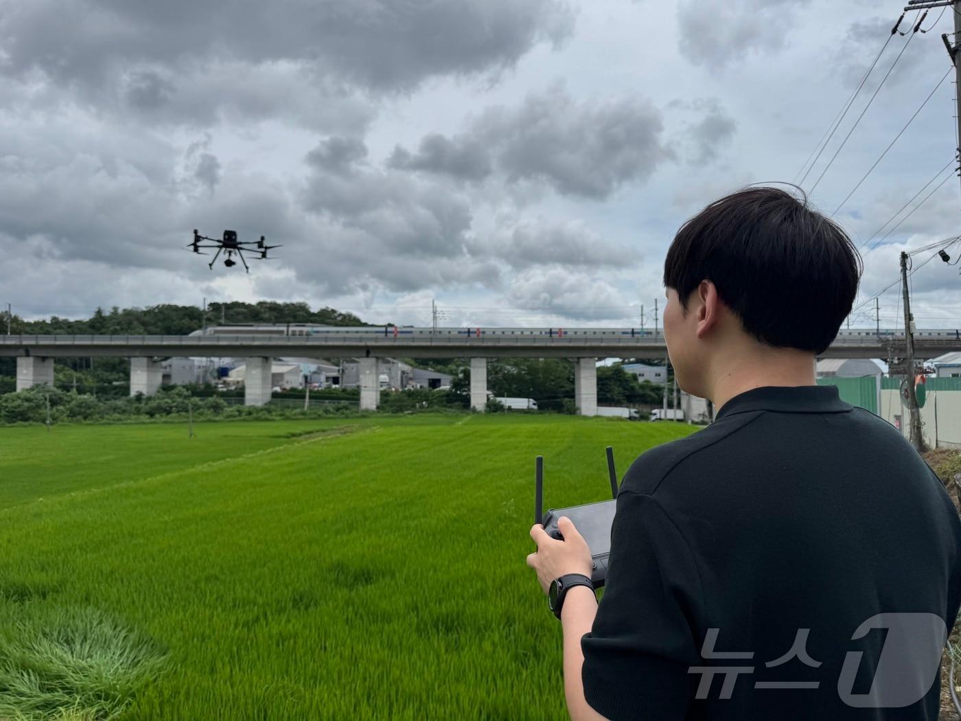 본문 이미지 - 드론 운용 모습.&#40;경기도 제공&#41;