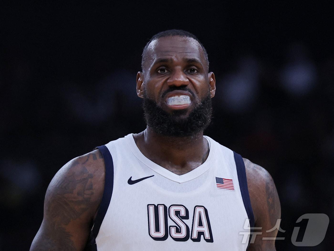 본문 이미지 - 르브론 제임스가 1일 남수단과의 2024 파리 올림픽 조별 예선 2차전 경기에서 올림픽 통산 300득점을 돌파했다.ⓒ 로이터=뉴스1 ⓒ News1 원태성 기자