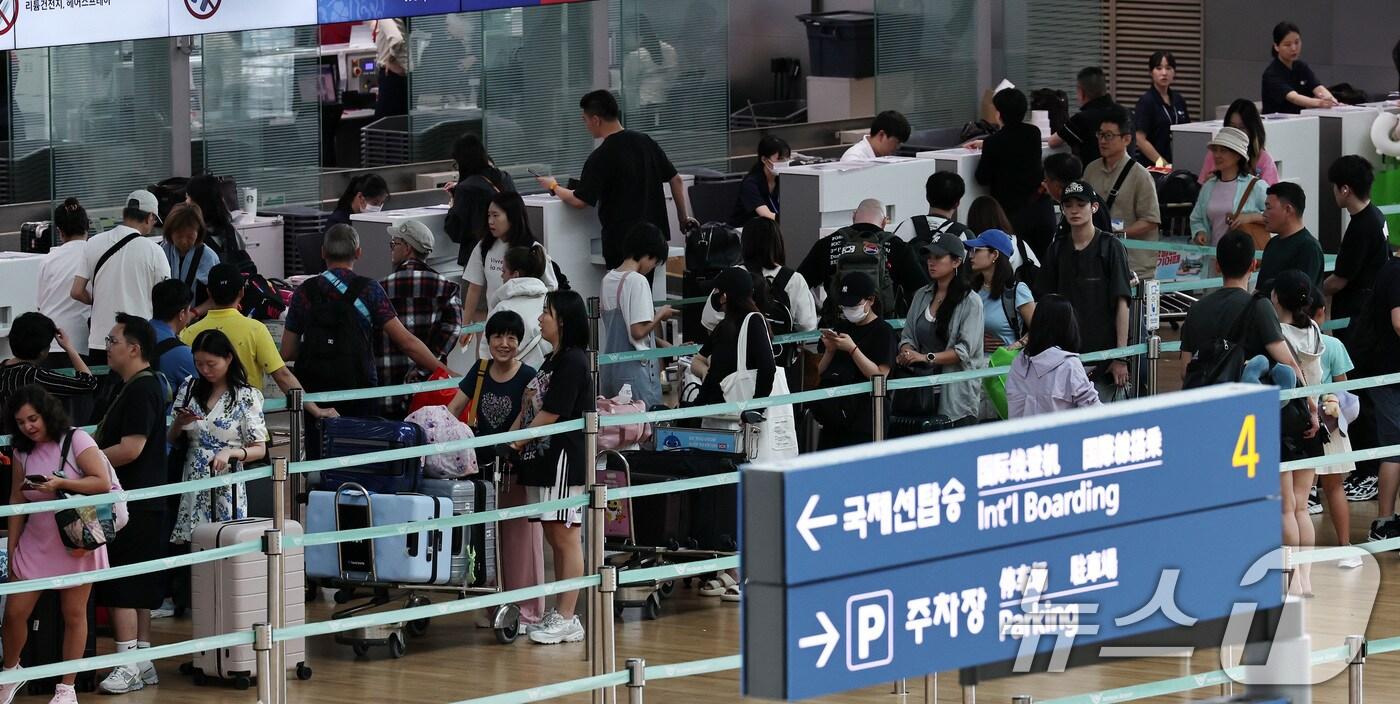 인천공항 출국장/뉴스1 ⓒ News1 구윤성 기자