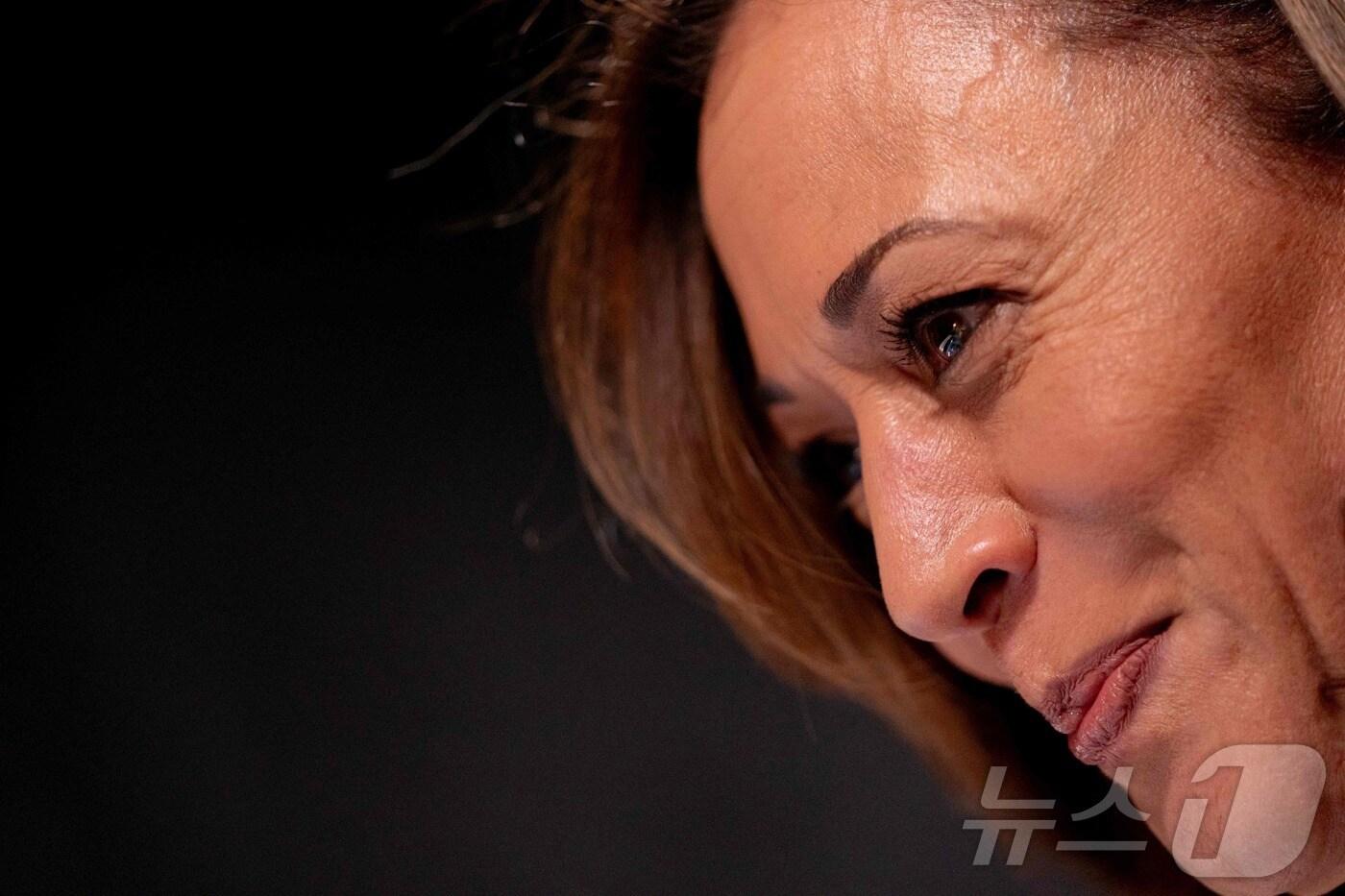 본문 이미지 - 카멀라 해리스 미국 부통령이 19일(현지시간) 조 바이든 대통령의 대선 후보 사퇴 압력 고조 속 워싱턴의 스미즈 드림 아이스크림 가게를 방문하고 있다. 2024.07.21 ⓒ AFP=뉴스1 ⓒ News1 우동명 기자