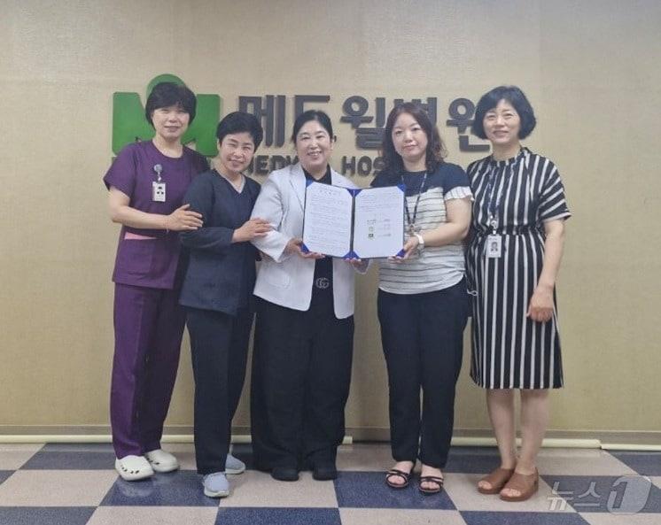 본문 이미지 - 지난 18일 부산 금정구와 관내 병원이 재가 의료급여사업을 위한 업무협약을 체결했다.(금정구청 제공)