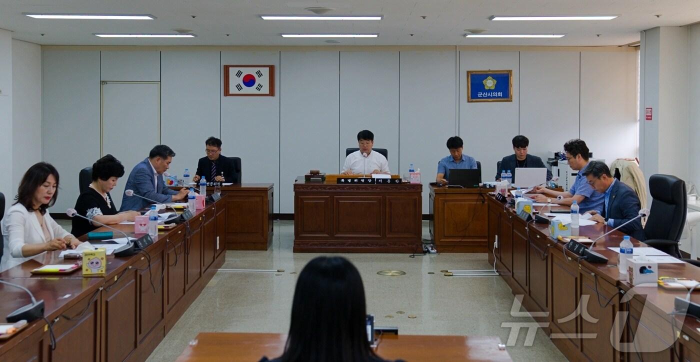 군산시의회 인사청문특별위원회는 22일 회의를 열고 최영환 군산시민발전 대표이사 후보자에 대한 인사청문회를 다음 달 5일 열기로 결정했다.(군산시의회 제공) 2024.7.22/뉴스1