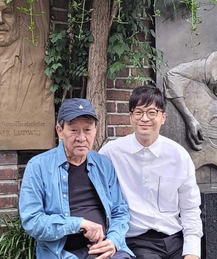 본문 이미지 - 고 김민기(왼쪽), 박학기, 사진=박학기 SNS 캡처