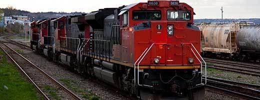 본문 이미지 - TSB는 철도 관련 사망자 수가 높은 주요 원인은 불법 침입이라고 밝혔다. 2022년에는 51명, 10년 평균은 41명이었다. 2024.07.22/&lt;출처: 캐나다 정부&gt;