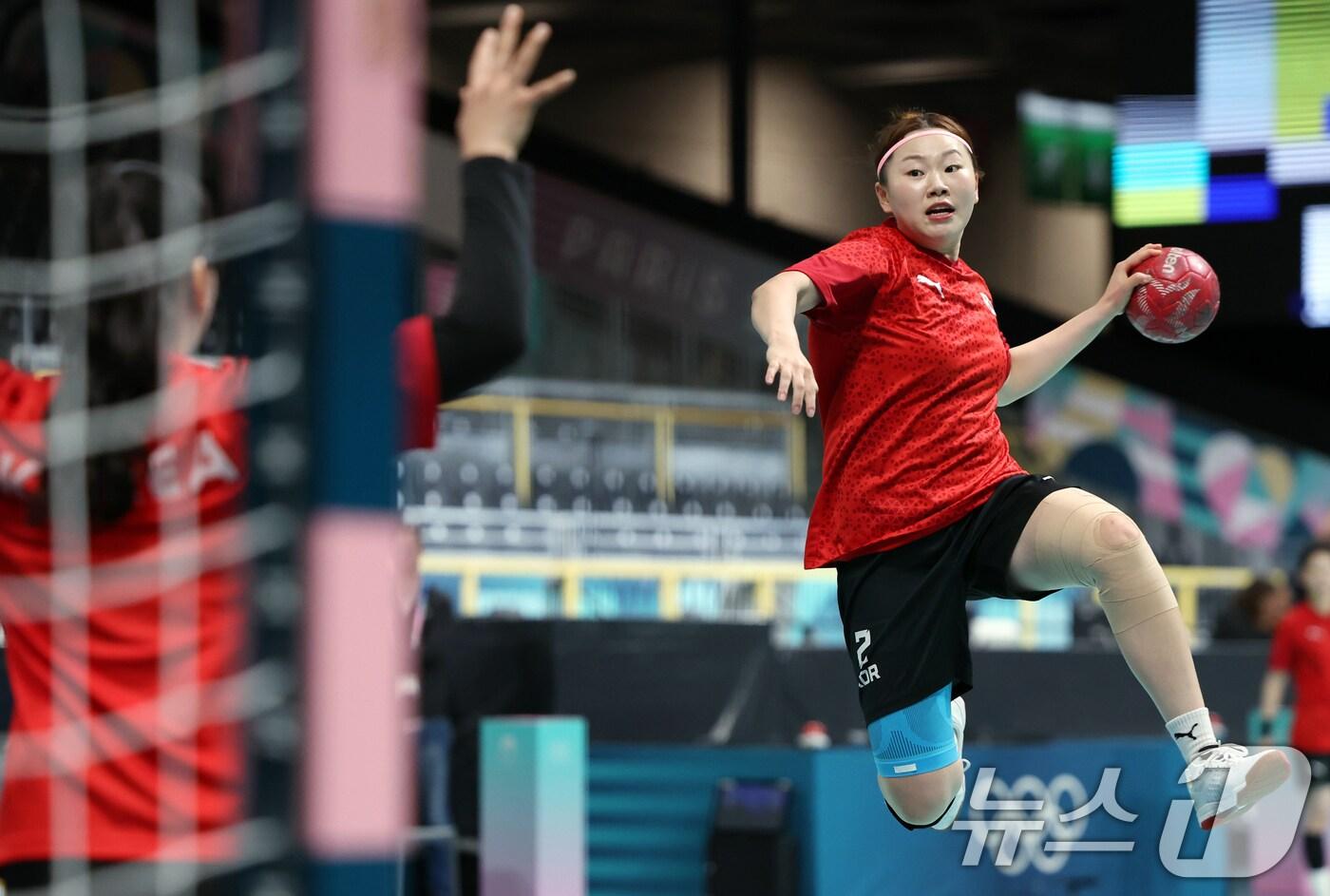 2024 파리올림픽 유일한 구기 종목인 여자핸드볼 국가대표팀 선수들이 23일 오전(한국시간) 프랑스 파리 사우스 파리 아레나6에서 훈련을 하고 있다. 2024.7.23/뉴스1 ⓒ News1 박정호 기자