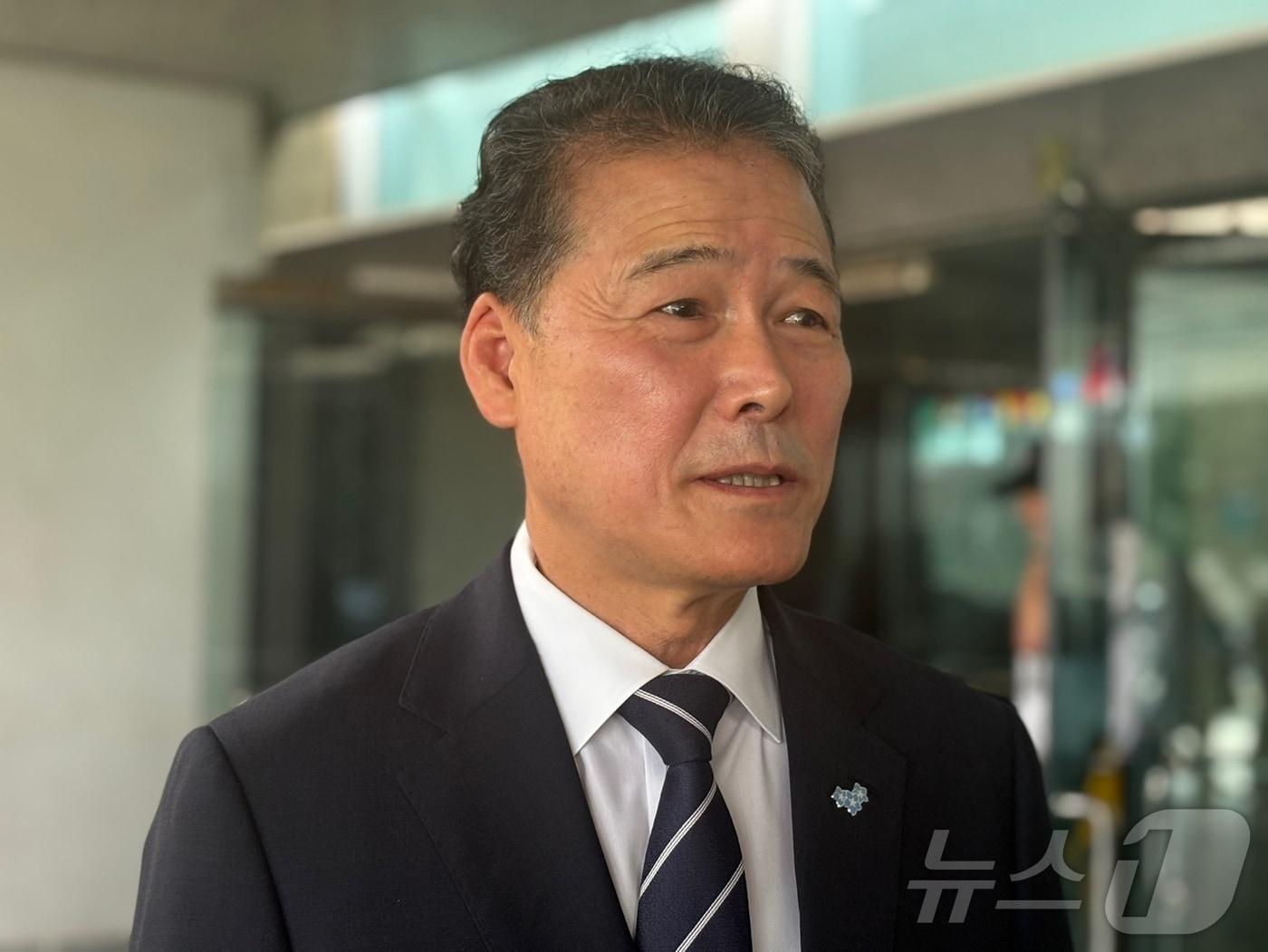 본문 이미지 - 미국을 방문한 김영호 통일부 장관이 22일(현지시간) 미 워싱턴DC 국무부 청사에서 커트 캠벨 국무부 부장관과 면담을 가진 후 특파원들과 만나 대화를 나누고 있다. 2024.07.22.