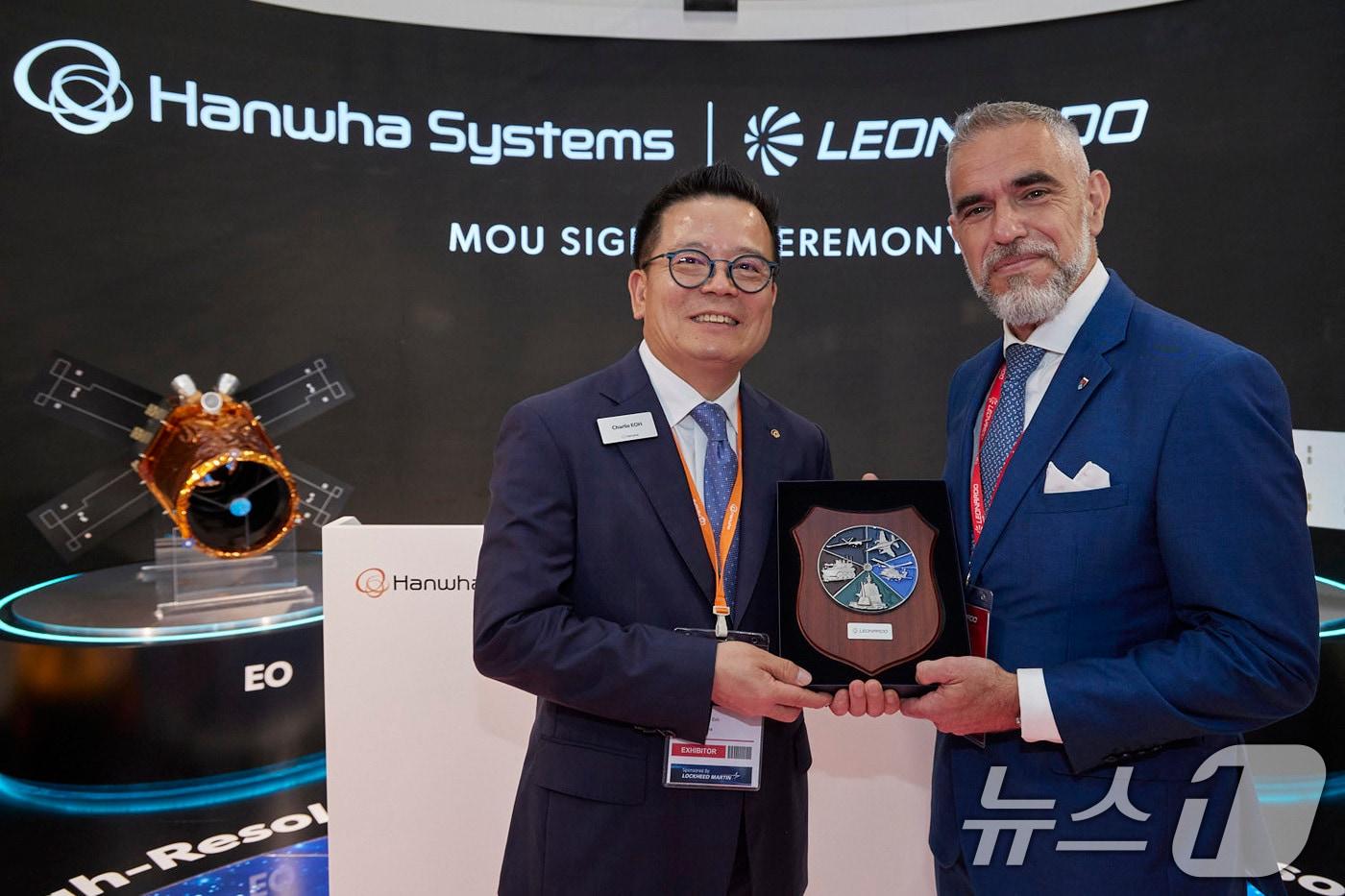 어성철 한화시스템 대표이사(왼쪽)(한화시스템 제공) 2024.7.23/뉴스1