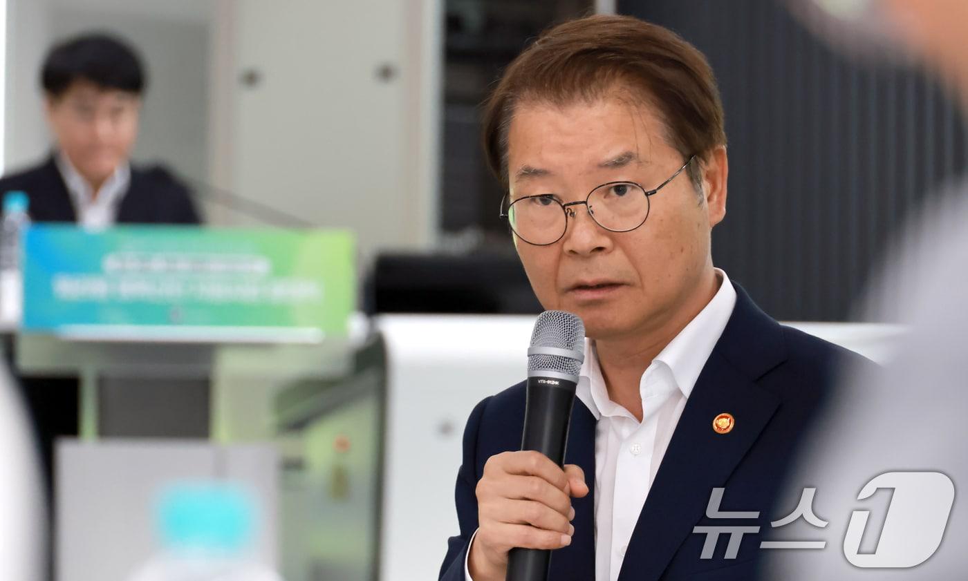 이정식 고용노동부 장관이 서울디지털산업단지에서 열린 '워라밸 행복산단 지원사업' 수행을 위한 발대식에서 인사말을 하고 있다. (사진은 기사 내용과 무관함) / 뉴스1 ⓒ News1
