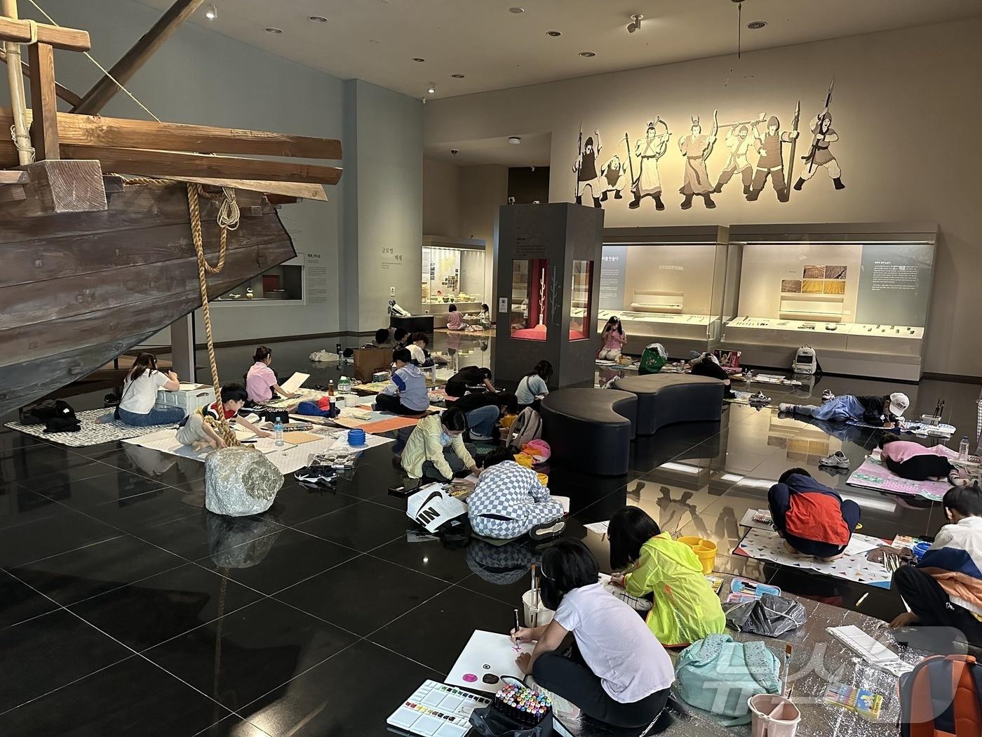 본문 이미지 - '백제그림그리기 대회'가 진행되는 모습. (서울시 제공)ⓒ 뉴스1