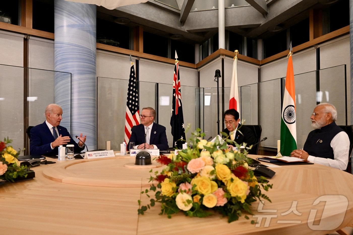 본문 이미지 - 일본 히로시마에서 열린 주요 7개국(G7) 정상회의를 계기로 왼쪽부터 조 바이든 미국 대통령, 앤서니 앨버니지 호주 총리, 기시다 후미오 일본 총리, 나렌드라 모디 인도 총리 등 역내 4자 안보협의체 쿼드(Quad) 정상들이 모였다. 2023.05.20. ⓒ 로이터=뉴스1 ⓒ News1 김성식 기자
