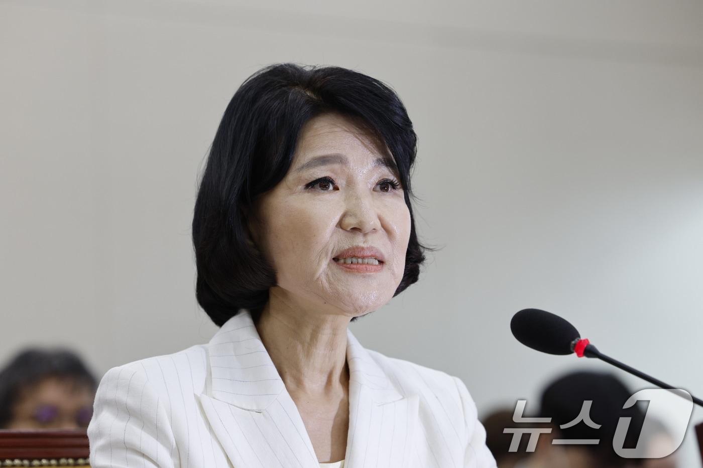 본문 이미지 - 이진숙 방송통신위원회 위원장 후보자가 24일 오전 서울 여의도 국회 과학기술정보방송통신위원회에서 열린 인사청문회에 출석해 모두발언하고 있다. 2024.7.24/뉴스1 ⓒ News1 안은나 기자