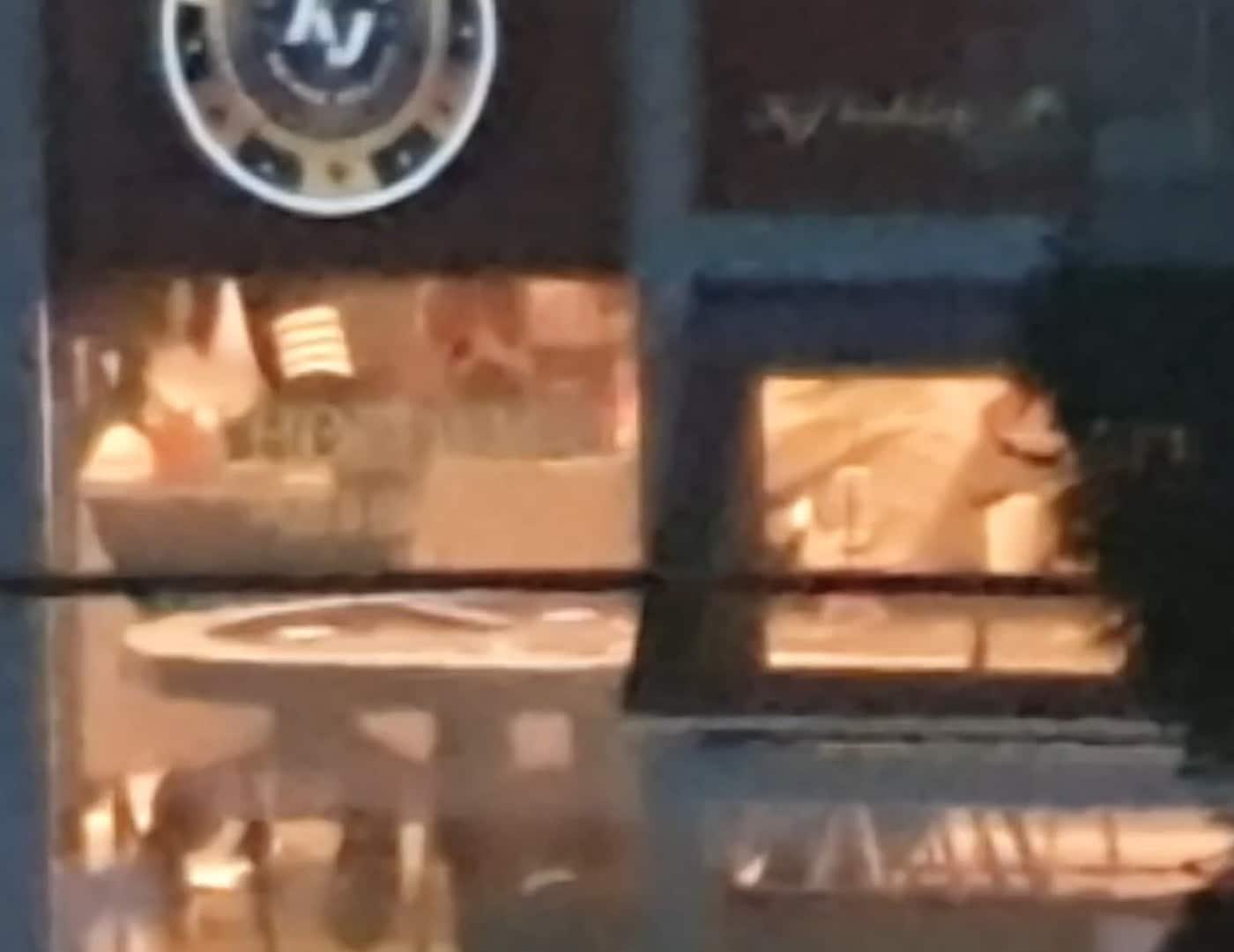 본문 이미지 - 충남 천안 서북구의 한 상가에서 불법 홀덤펍 도박이 이뤄지고 있다. (충남경찰청 제공) /뉴스1