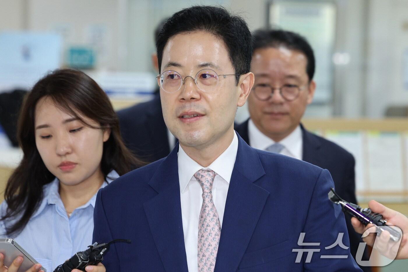 '고발 사주' 의혹으로 기소된 손준성 대구고등검찰청 차장검사(검사장)가 24일 오후 서울 서초구 서울고등법원에서 열린 2심 공판에 출석하고 있다. 2024.7.24/뉴스1 ⓒ News1 신웅수 기자