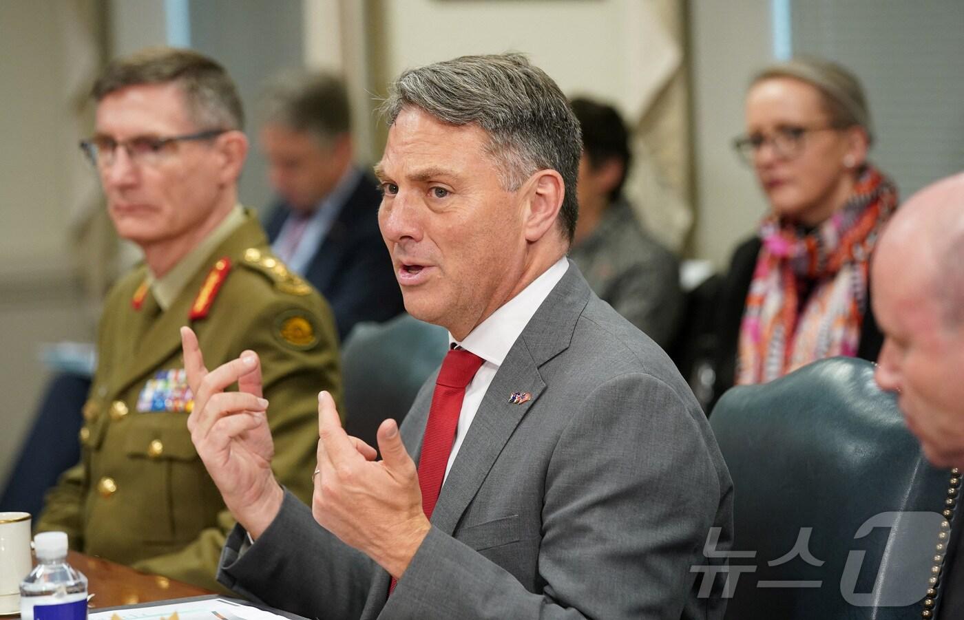 리처드 말레스 호주 국방장관이 2022년 12월 미국 워싱턴DC 국방부 청사에서 열린 미국·영국·호주 3개국 외교·안보 협의체 '오커스(AUKUS)'의 장관급 회의에 참석한 모습<자료사진>. 2022.12.07. ⓒ 로이터=뉴스1 ⓒ News1 김성식 기자