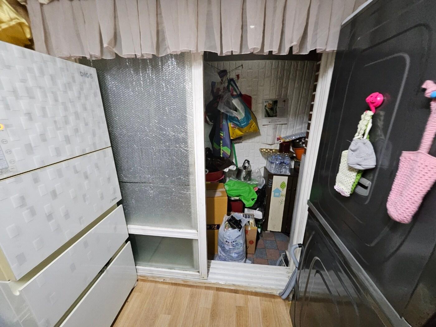 본문 이미지 - 반지하 주택 내부&#40;서울시 제공&#41;.