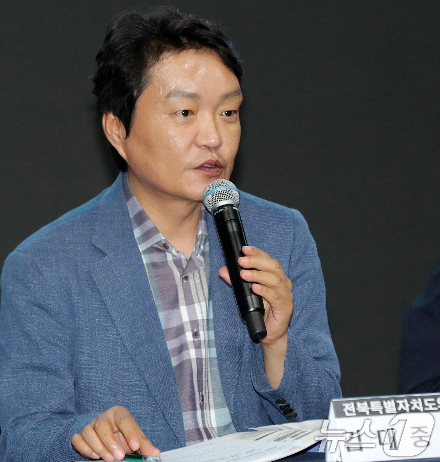 본문 이미지 - 김대중 전북특별자치도의회 의원이 25일 전북자치도 전주시 전주 시그니처호텔에서 열린 제12회 전북포럼 종합토론에서 발언을 하고 있다. 2024.7.25 ⓒ 뉴스1 유경석 기자