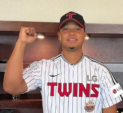 본문 이미지 - LG 트윈스의 새 외국인투수 엘리에이저 에르난데스. &#40;LG 제공&#41;