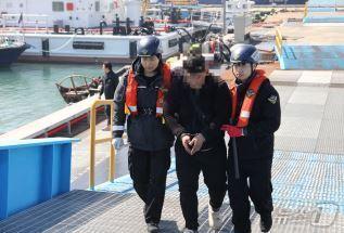 본문 이미지 - 밀항자 체포 현장(해양경찰청 제공)/뉴스1