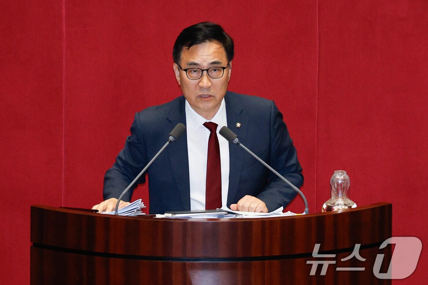 본문 이미지 - 최형두 국민의힘 의원이 25일 오후 서울 여의도 국회에서 열린 제416회국회(임시회) 제1차 본회의에서 방송통신위원회의 설치 및 운영에 관한 법률 일부개정법률안에 반대하는 무제한 토론을 하고 있다. 2024.7.25/뉴스1 ⓒ News1 안은나 기자