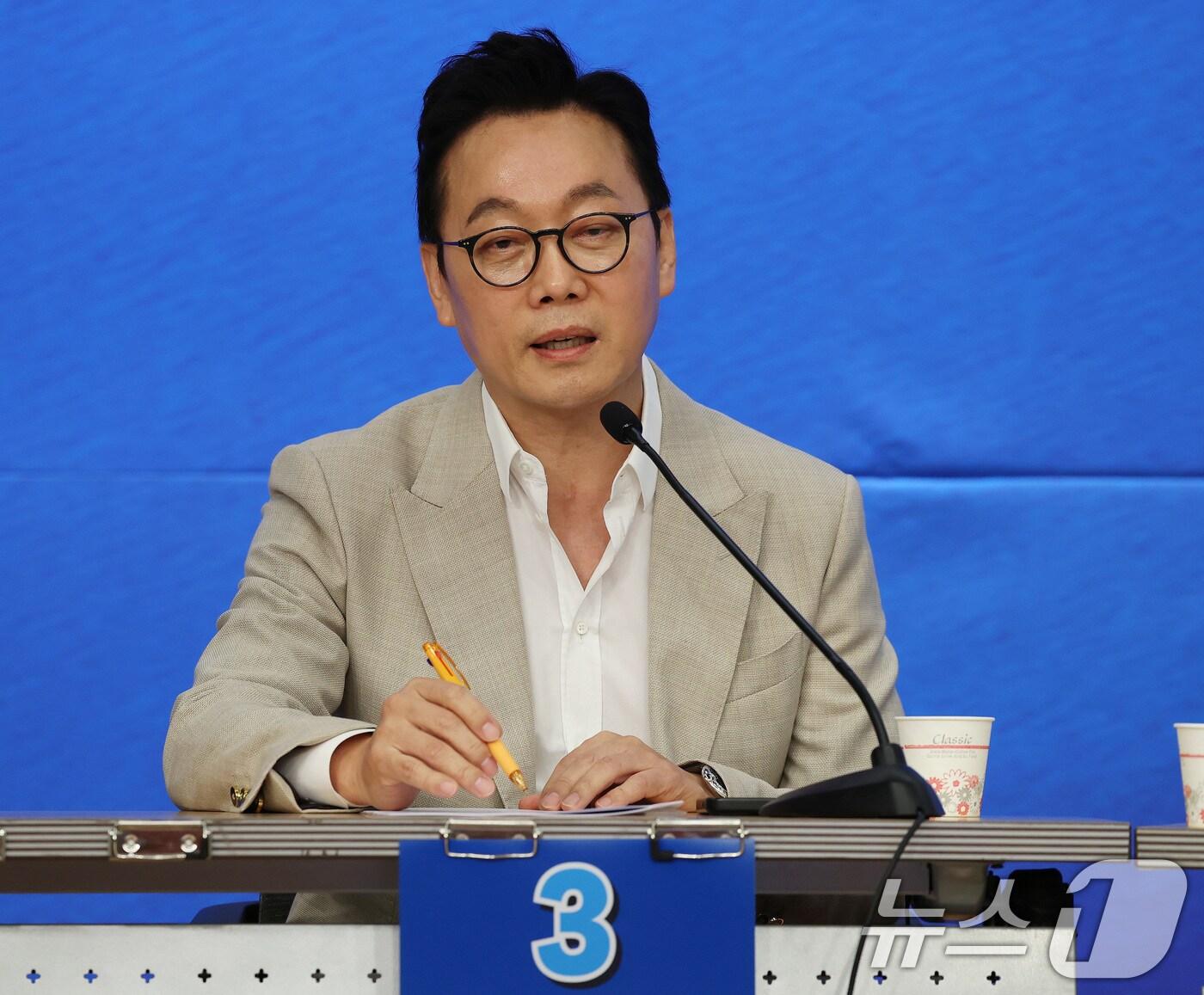 본문 이미지 - 정봉주 더불어민주당 최고위원 후보가 기25일 오후 서울 여의도 국회도서관 강당에서 오마이TV 주관으로 열린 방송토론회에서 발언하고 있다. 2024.7.25/뉴스1 ⓒ News1 국회사진취재단