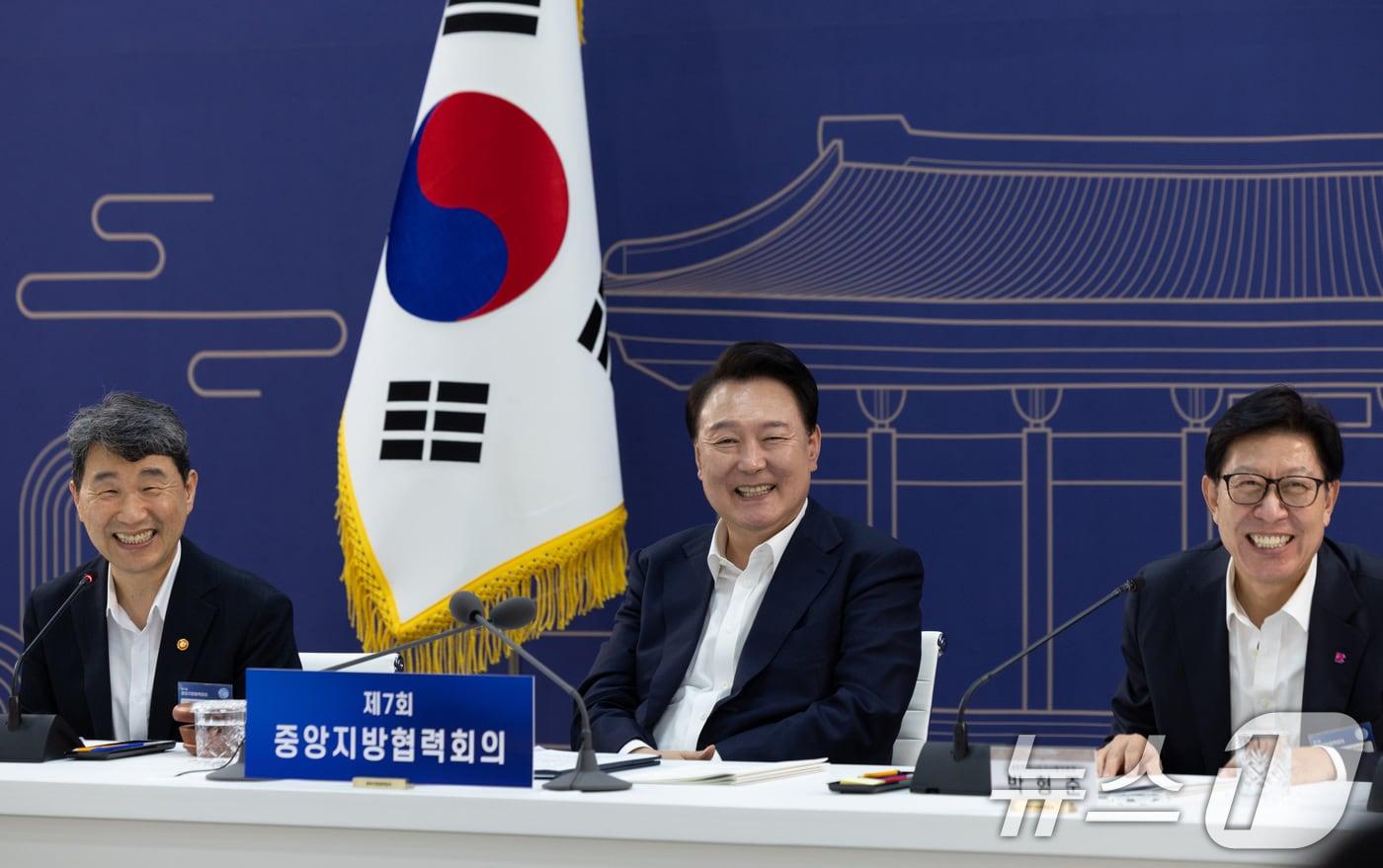 본문 이미지 - 윤석열 대통령이 25일 충남도청에서 열린 제7회 중앙지방협력회의를 주재하고 있다. (대통령실 제공) 2024.7.25/뉴스1 ⓒ News1 박지혜 기자