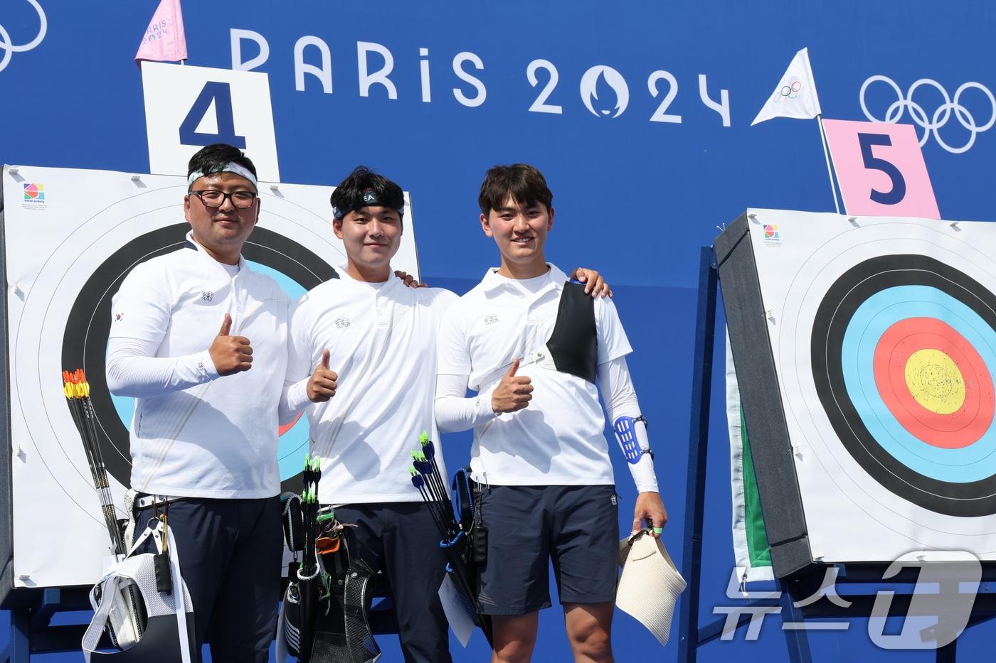 본문 이미지 - 2024 파리올림픽 대한민국 양궁대표팀 김우진(왼쪽부터), 이우석, 김제덕이 단체전 4강에 진출했다. /뉴스1 DB ⓒ News1 이동해 기자
