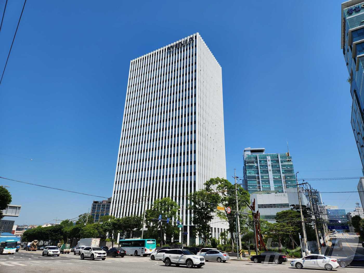 본문 이미지 - 성남시 소재 대유위니아타워 종합R&D센터.(알스퀘어 제공)