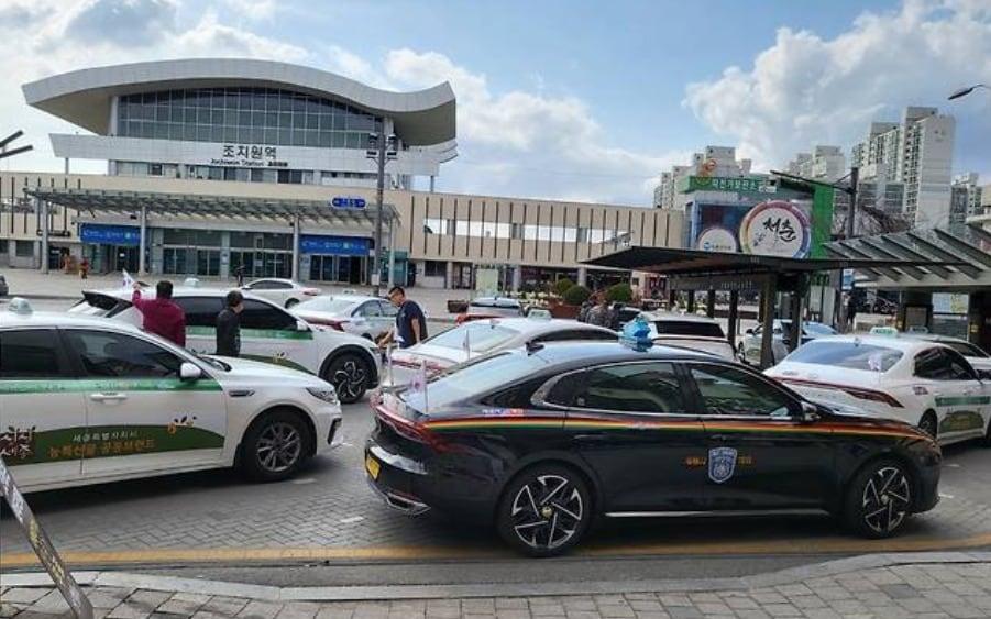본문 이미지 -  세종시 조치원역 앞에서 대기 중인 택시. &#40;세종시 제공&#41; / 뉴스1