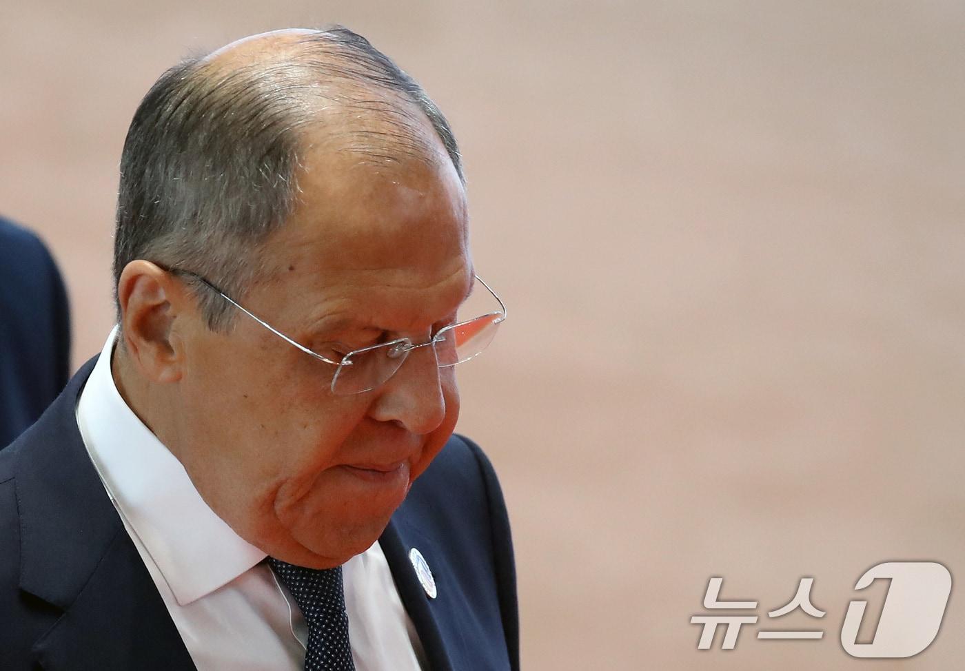 본문 이미지 - 세르게이 라브로프 러시아 외무장관이 27일(현지시간) 라오스 비엔티안 내셔널컨벤션센터에서 열린 아세안+3 외교장관회의에 참석하기 위해 이동하고 있다. 2024.7.27/뉴스1 ⓒ News1 오대일 기자
