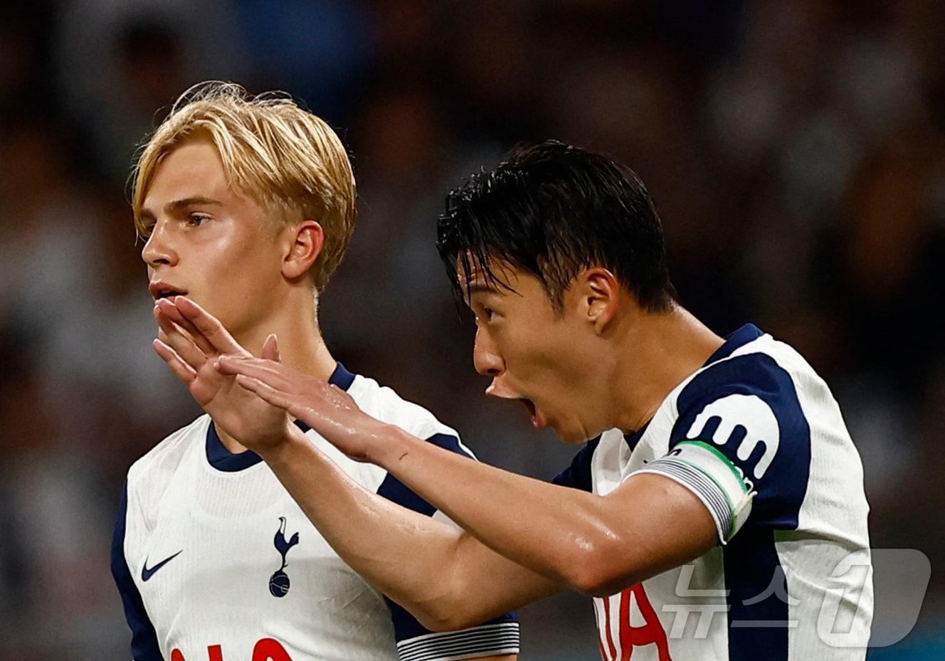 본문 이미지 - 일본에서 득점을 기록한 토트넘 홋스퍼의 손흥민. ⓒ 로이터=뉴스1