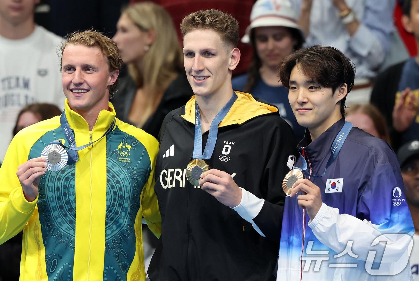본문 이미지 - 2024 파리 오림픽 남자 자유형 400m 메달리스트들. 오른쪽부터 김우민, 루카스 메르텐스, 일라이자 위닝턴. 2024.7.28/뉴스1 ⓒ News1 이동해 기자