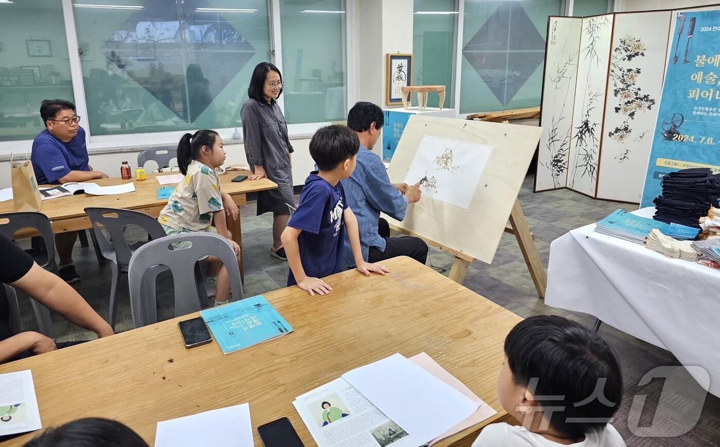 김영조 낙화장 시연 장면. (보은군 제공) /뉴스1 