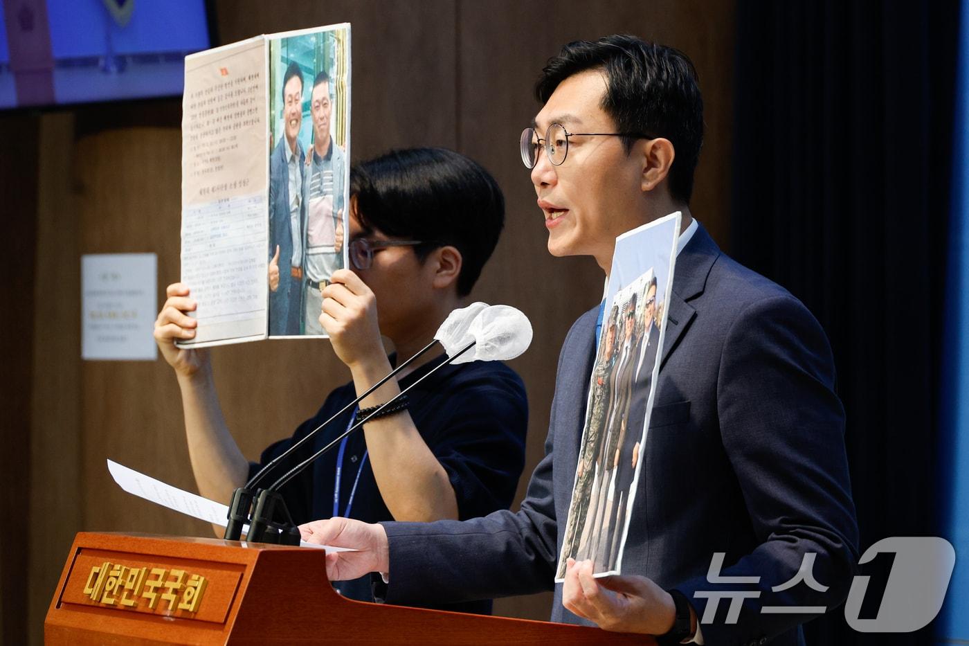 장경태 더불어민주당 의원이 28일 오전 서울 여의도 국회 소통관에서 ‘임성근 전 해병대 1사단장 구명 로비’ 의혹 관련 제보자인 김규현 변호사와 자신이 논의했다는 권선동 국민의힘 의원 주장에 반박하는 기자회견을 하고 있다.  2024.7.28/뉴스1 ⓒ News1 안은나 기자