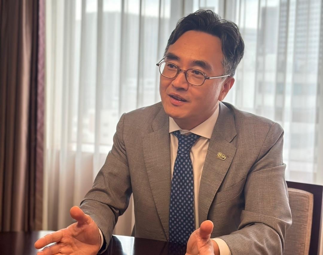 본문 이미지 - 이정욱 웨스틴 조선 서울 총지배인이 26일 서울 중구 소공동 웨스틴 조선 서울에서 인터뷰를 하고 있다.&#40;조선호텔앤리조트 제공&#41;.