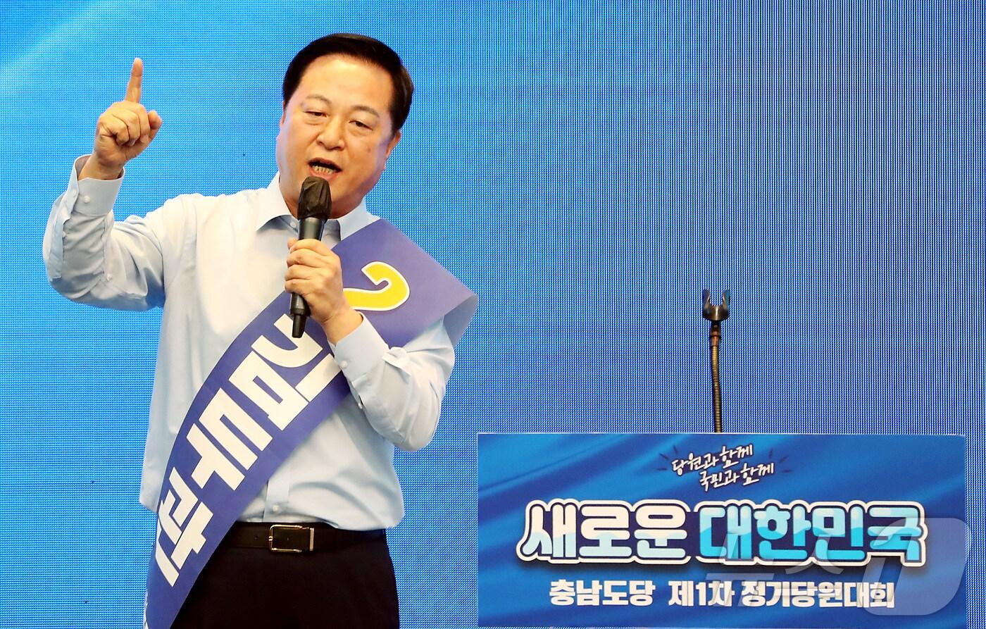 본문 이미지 - 28일 오전 충남 공주시 충남교통연수원에서 열린 더불어민주당 충남지역 당대표·최고위원 후보자 합동연설회에서 김두관 당대표 후보가 연설하고 있다.2024.7.28/뉴스1 ⓒ News1 김기남 기자